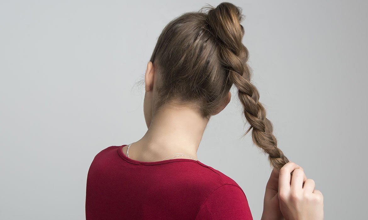 La trenza de cordón o de soga y las coletas con trenzas son dos posibilidades muy top dentro de las trenzas del verano 2021. ¡Y muy sencillas!